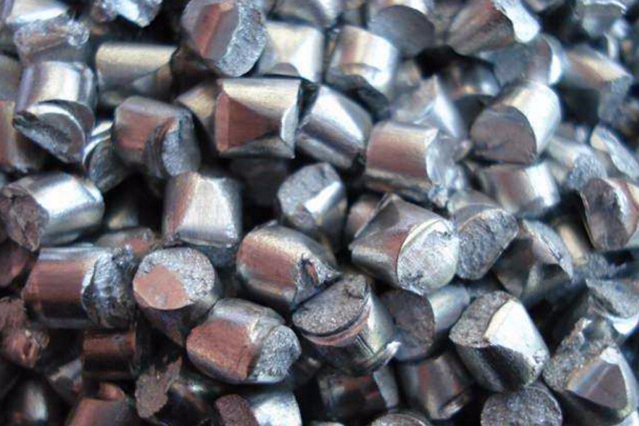 鋅產(chǎn)能過(guò)剩價(jià)格面臨下調(diào)風(fēng)險(xiǎn)！